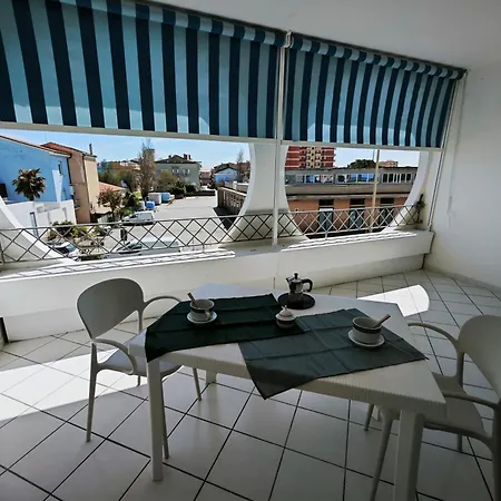 R02 - A Due Passi Dal Mare Apartment *