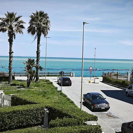 R02 - Porto Recanati: A Due Passi Dal Mare *